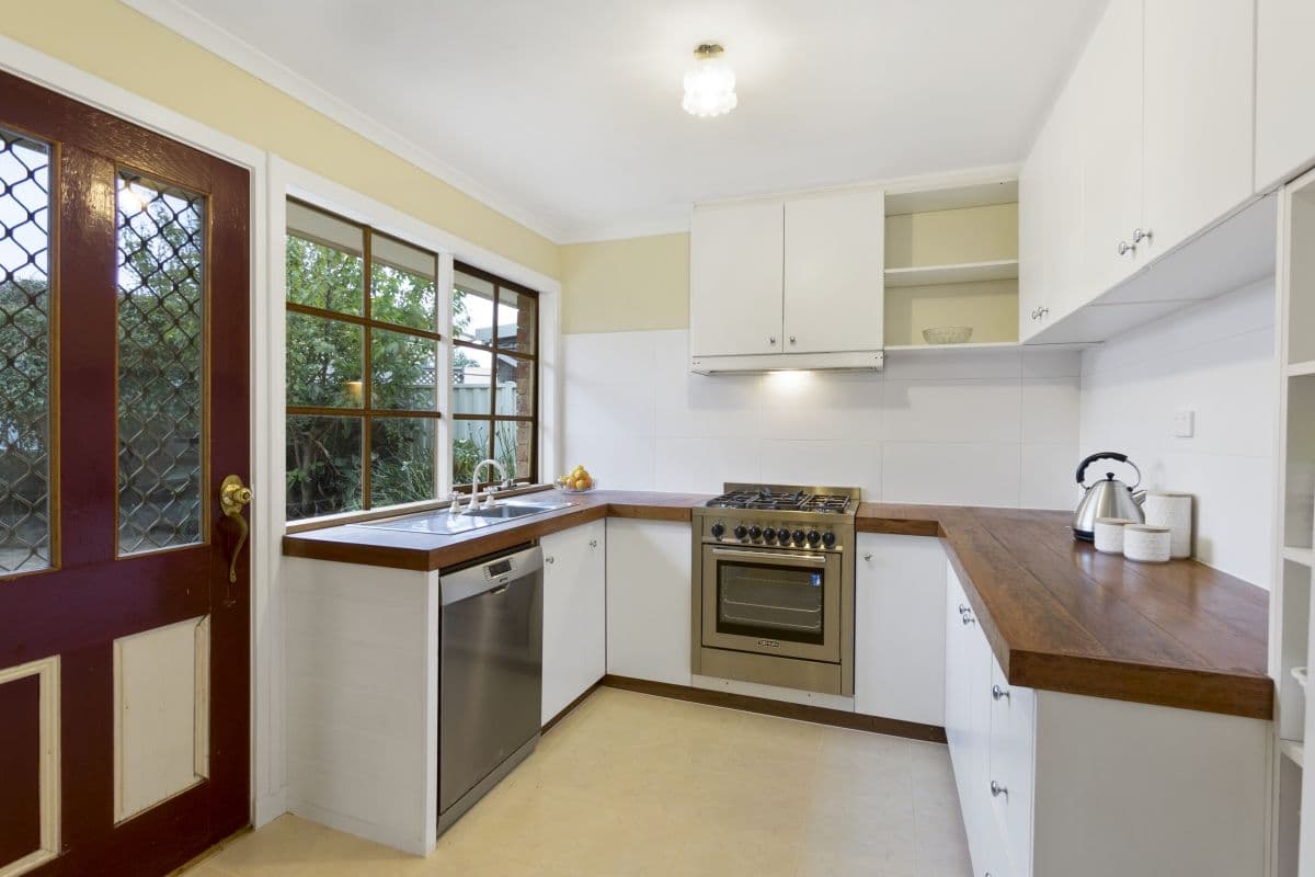 12 Whitehall Crescent, Werribee VIC 3030, Werribee - Thumbnail 6
