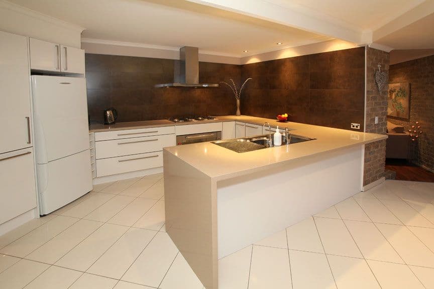 7 Erskine Crescent, WHEELERS HILL VIC 3150, Wheelers Hill - Thumbnail 2