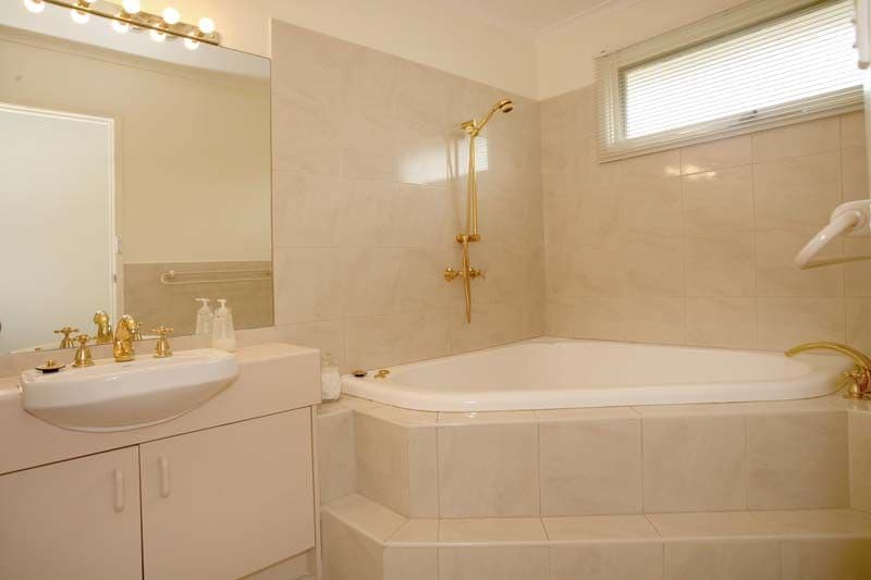 10 Chivalry Avenue, GLEN WAVERLEY VIC 3150, Glen Waverley - Thumbnail 6