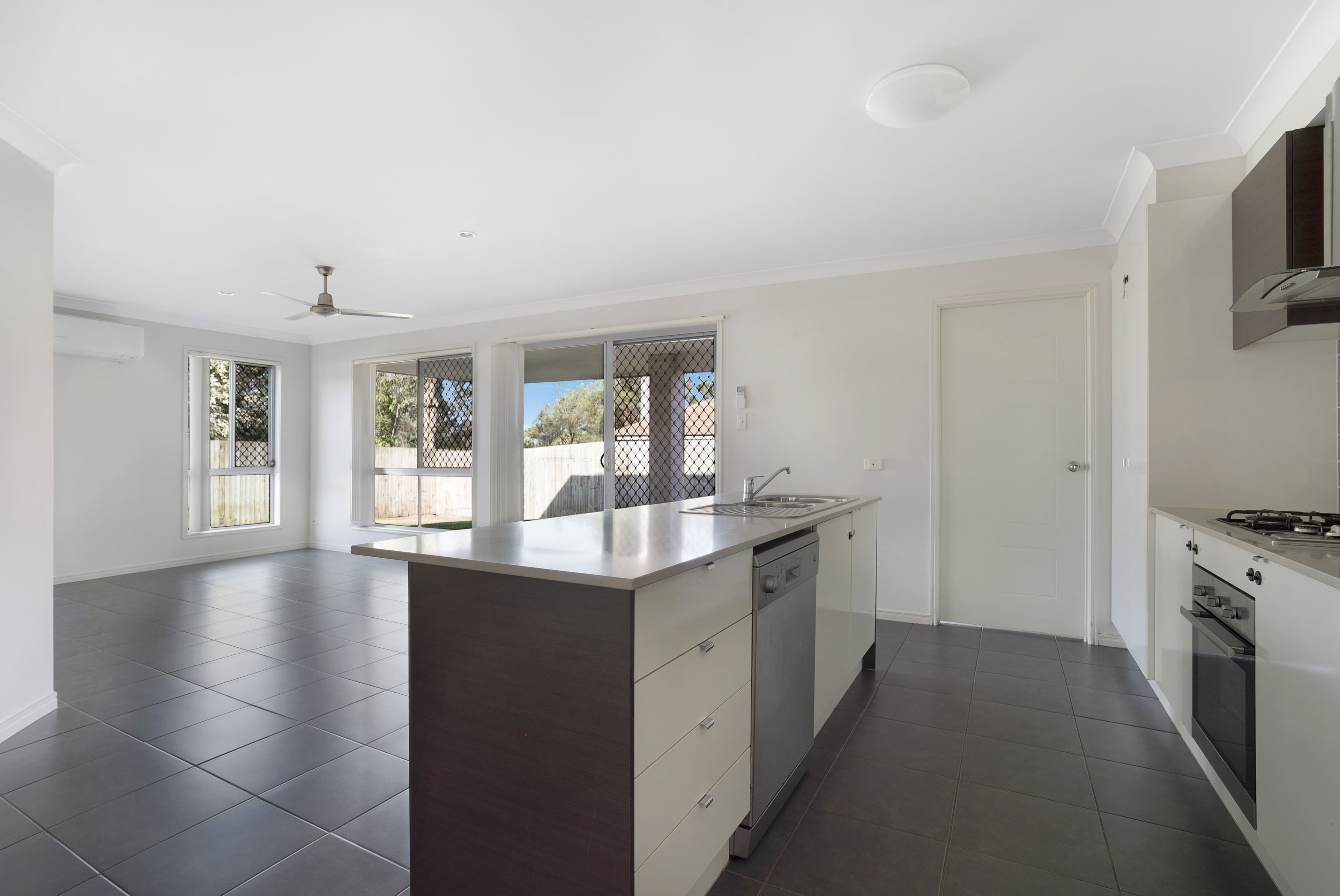 10 Burrowes Street, Marsden QLD 4132, Marsden - Thumbnail 3