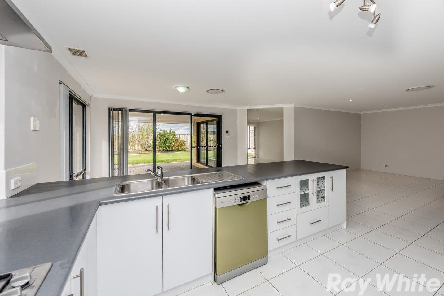 4 Essie Street, Wandina WA 6530, Wandina - Thumbnail 2