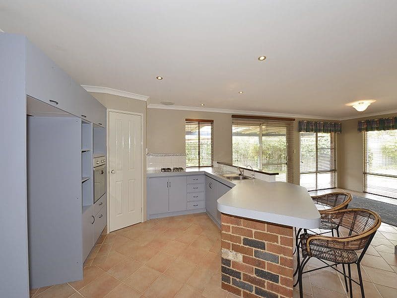 2 Sunderland Close, GREENFIELDS WA 6210, Greenfields - Thumbnail 4