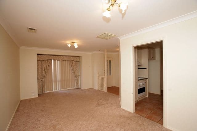 9 Kaldari Crescent, GLENFIELD PARK NSW 2650, Glenfield Park - Thumbnail 2
