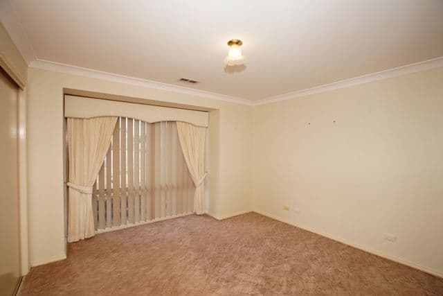 9 Kaldari Crescent, GLENFIELD PARK NSW 2650, Glenfield Park - Thumbnail 5
