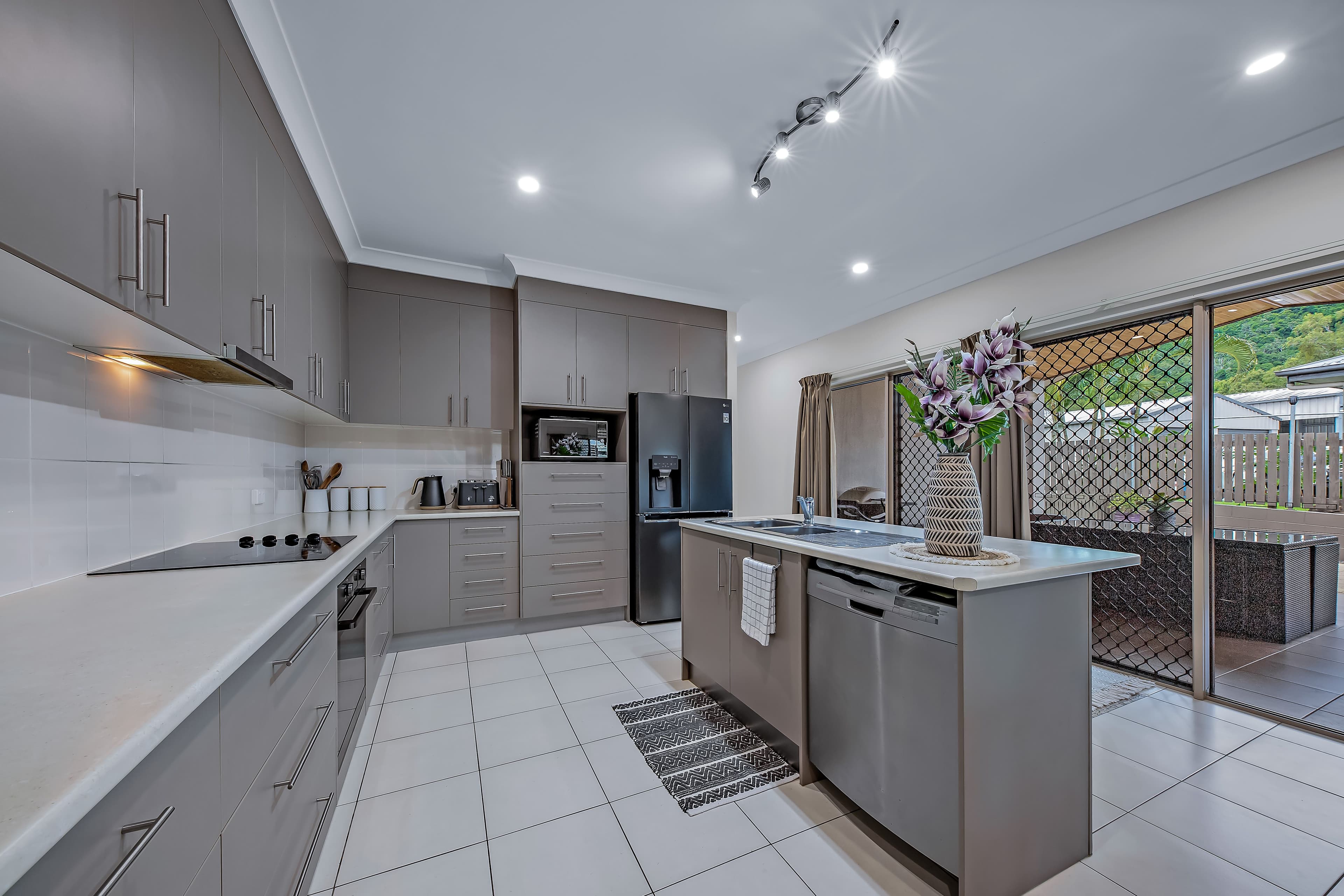 33 Valley Drive, Cannonvale QLD 4802, Cannonvale - Thumbnail 5