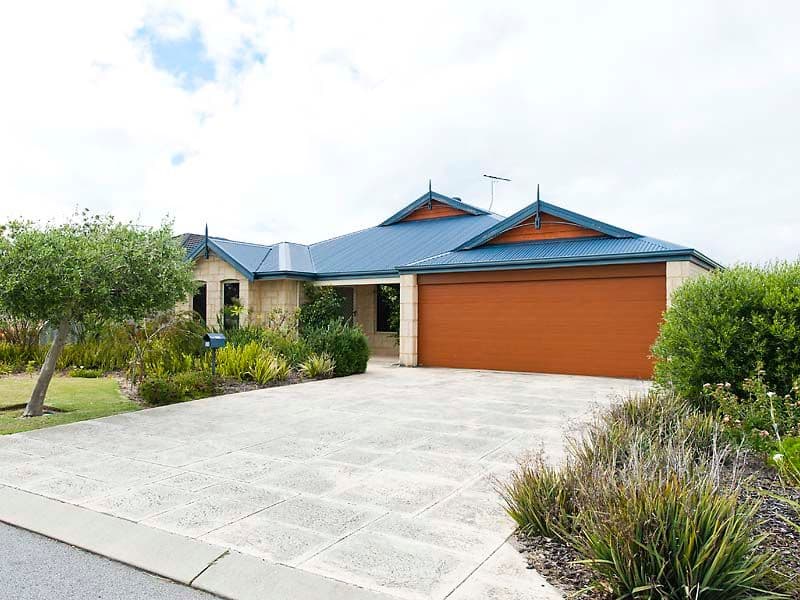 33 Valheru Avenue, ROCKINGHAM WA 6168, Rockingham - Thumbnail 2
