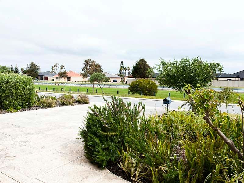 33 Valheru Avenue, ROCKINGHAM WA 6168, Rockingham - Thumbnail 3