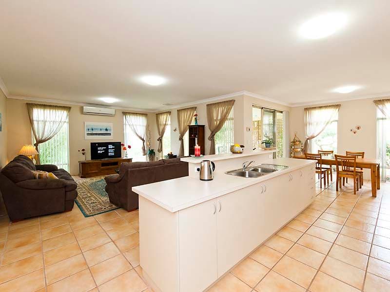 33 Valheru Avenue, ROCKINGHAM WA 6168, Rockingham - Thumbnail 4