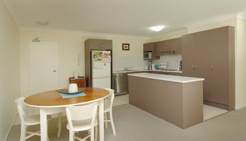18 Kennington Road, CAMP HILL QLD 4152, Camp Hill - Thumbnail 2
