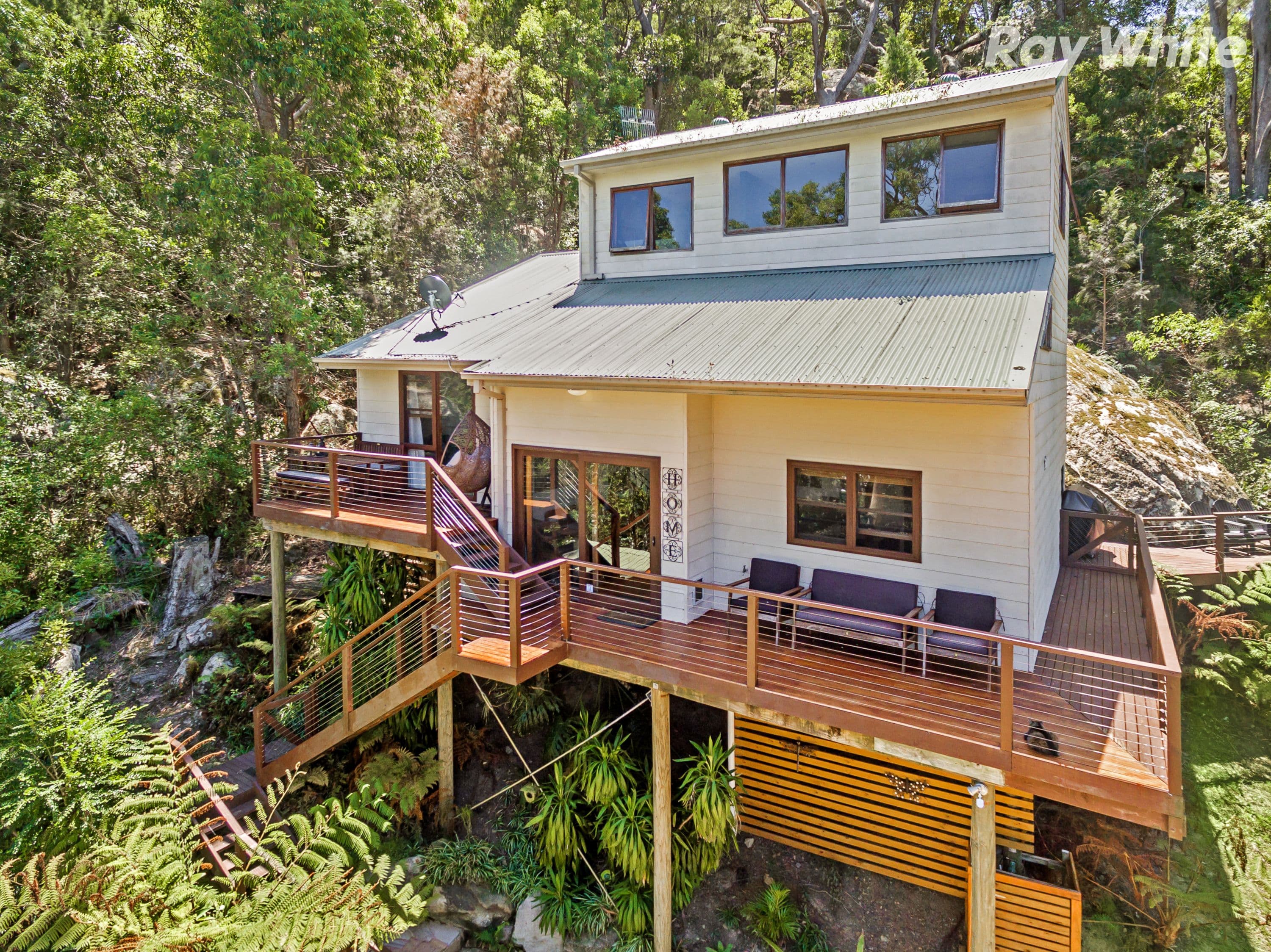 21 Treeview Place, Saratoga - Image 1