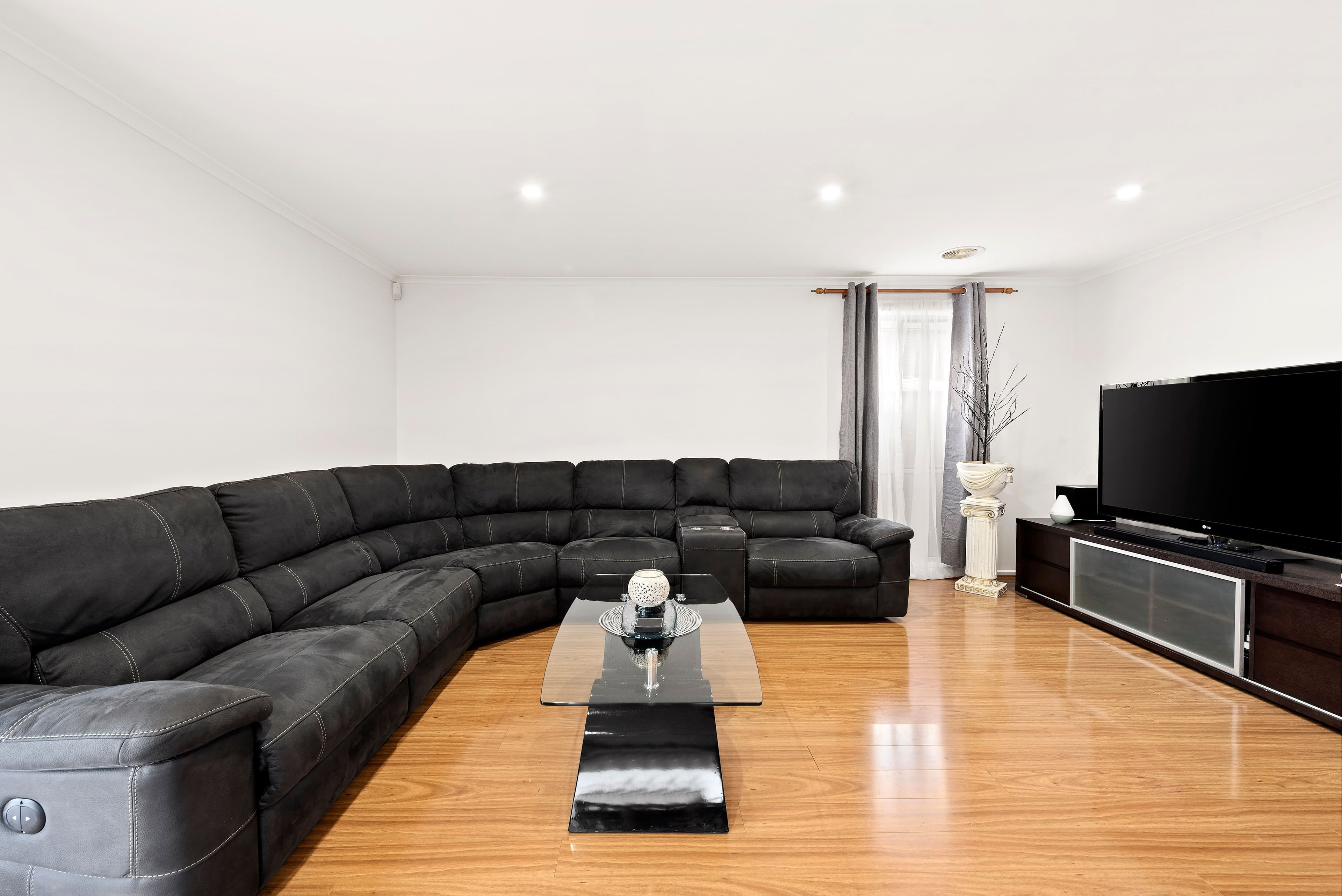 26 Kellaway Crescent, Mill Park VIC 3082, Mill Park - Thumbnail 4