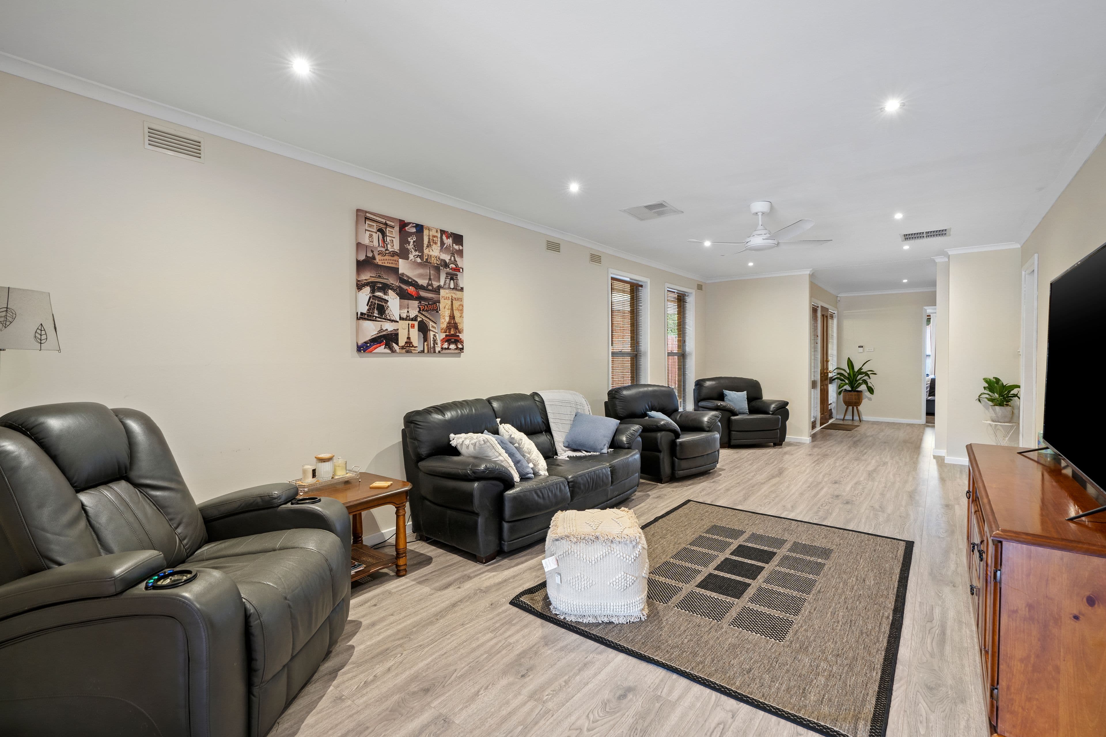 4 Clubpoint Drive, Chirnside Park VIC 3116, Chirnside Park - Thumbnail 2