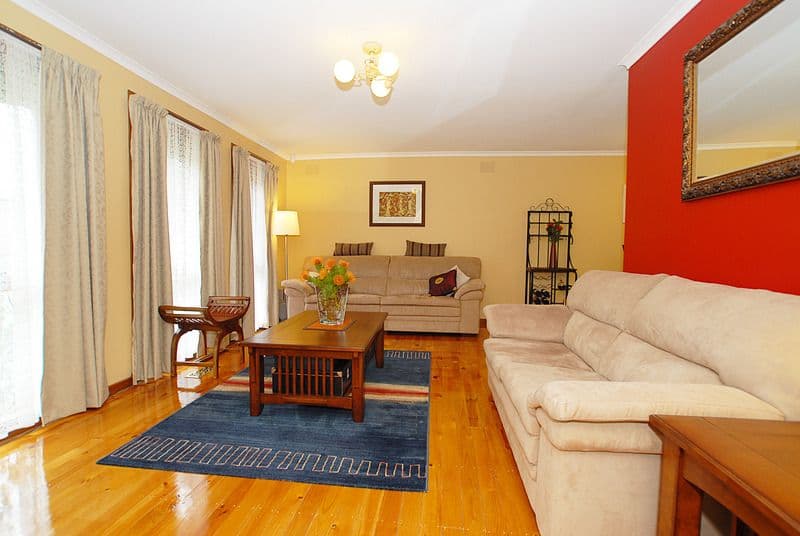 10 Hutchins Avenue, ENDEAVOUR HILLS VIC 3802, Endeavour Hills - Thumbnail 2