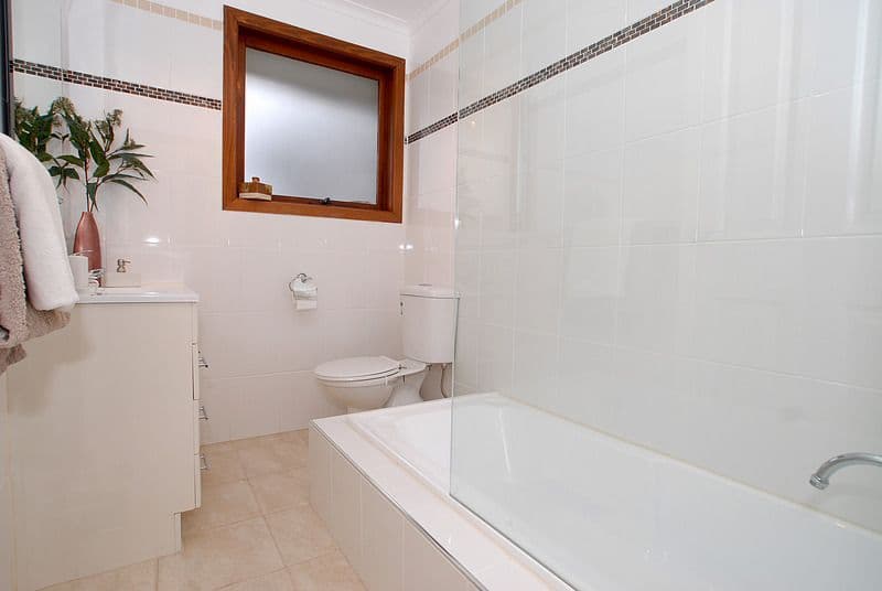 10 Hutchins Avenue, ENDEAVOUR HILLS VIC 3802, Endeavour Hills - Thumbnail 3