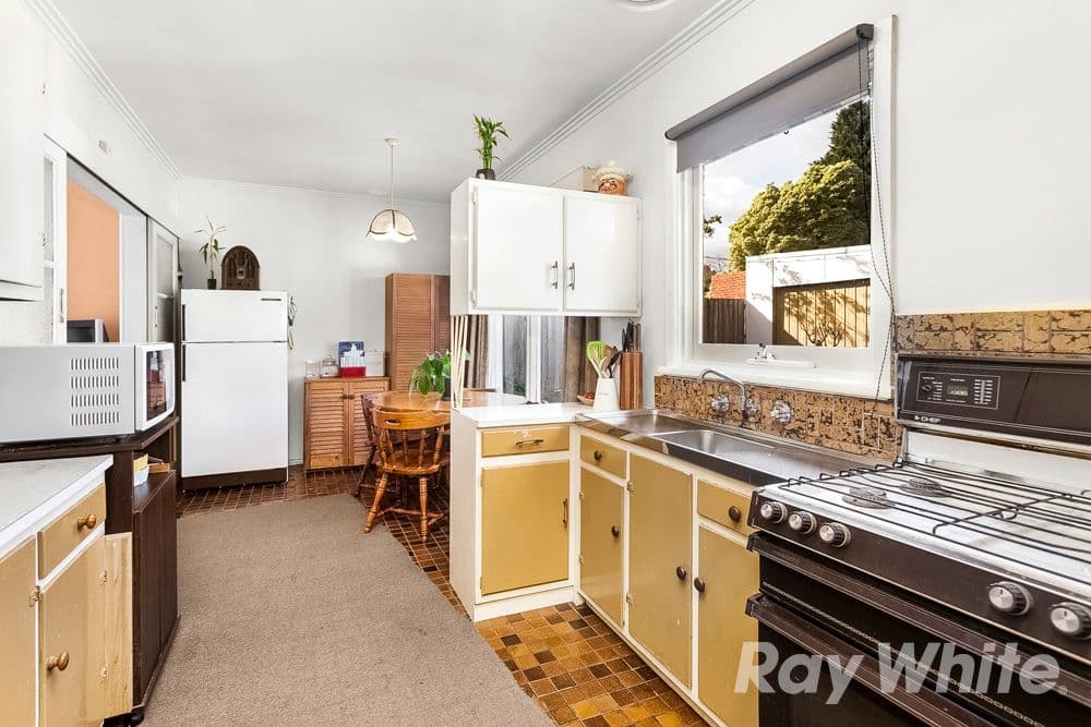 34 Tobias Avenue, Glen Waverley VIC 3150, Glen Waverley - Thumbnail 4
