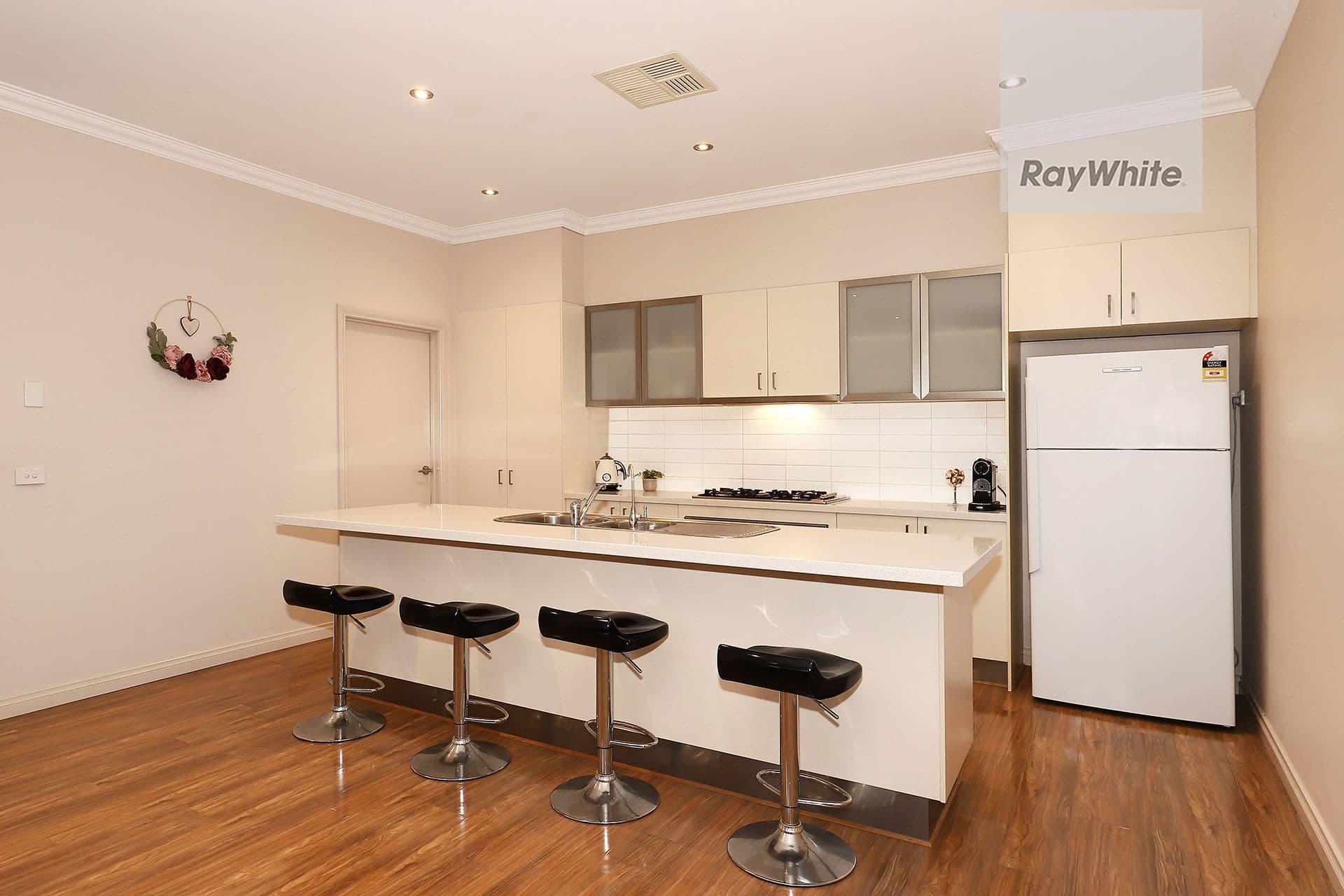 26 Hillcrest Drive, Westmeadows VIC 3049, Westmeadows - Thumbnail 4
