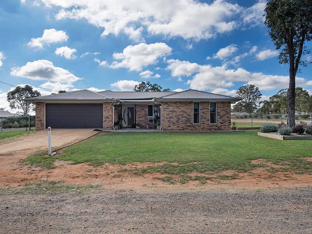 9 Leslie Lane, Hendon QLD 4362, Hendon - Image 1