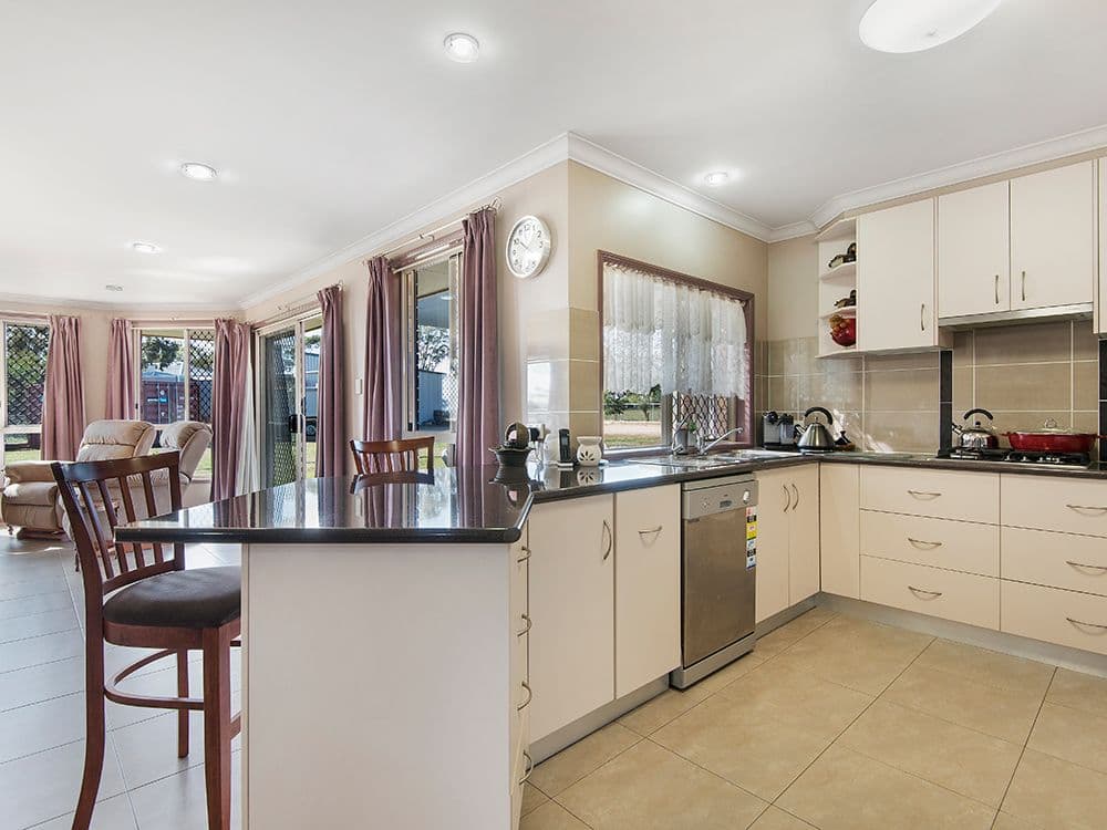 9 Leslie Lane, Hendon QLD 4362, Hendon - Thumbnail 2