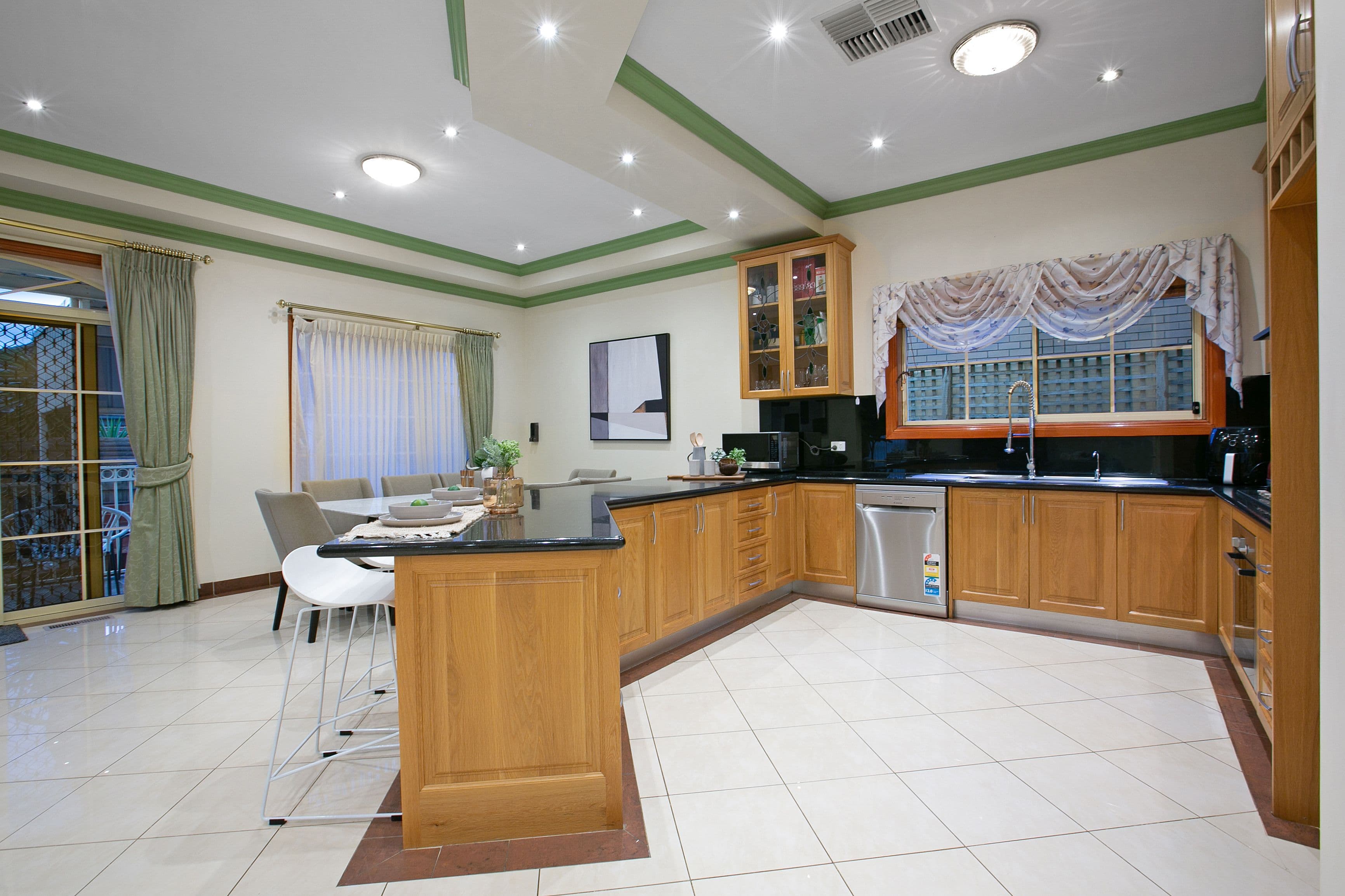 4 Burnett Crescent, Reservoir VIC 3073, Reservoir - Thumbnail 8
