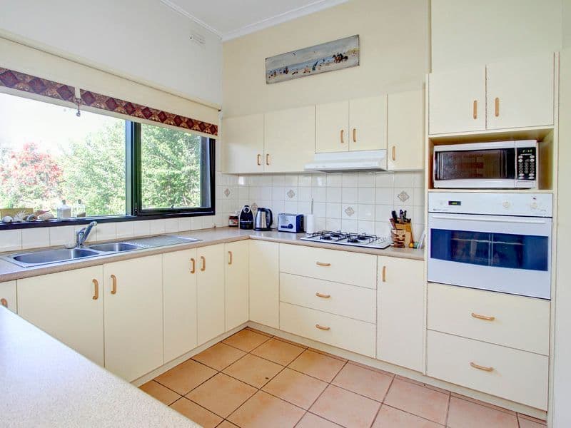 14 Clematis Avenue, ROSEBUD VIC 3939, Rosebud - Thumbnail 4