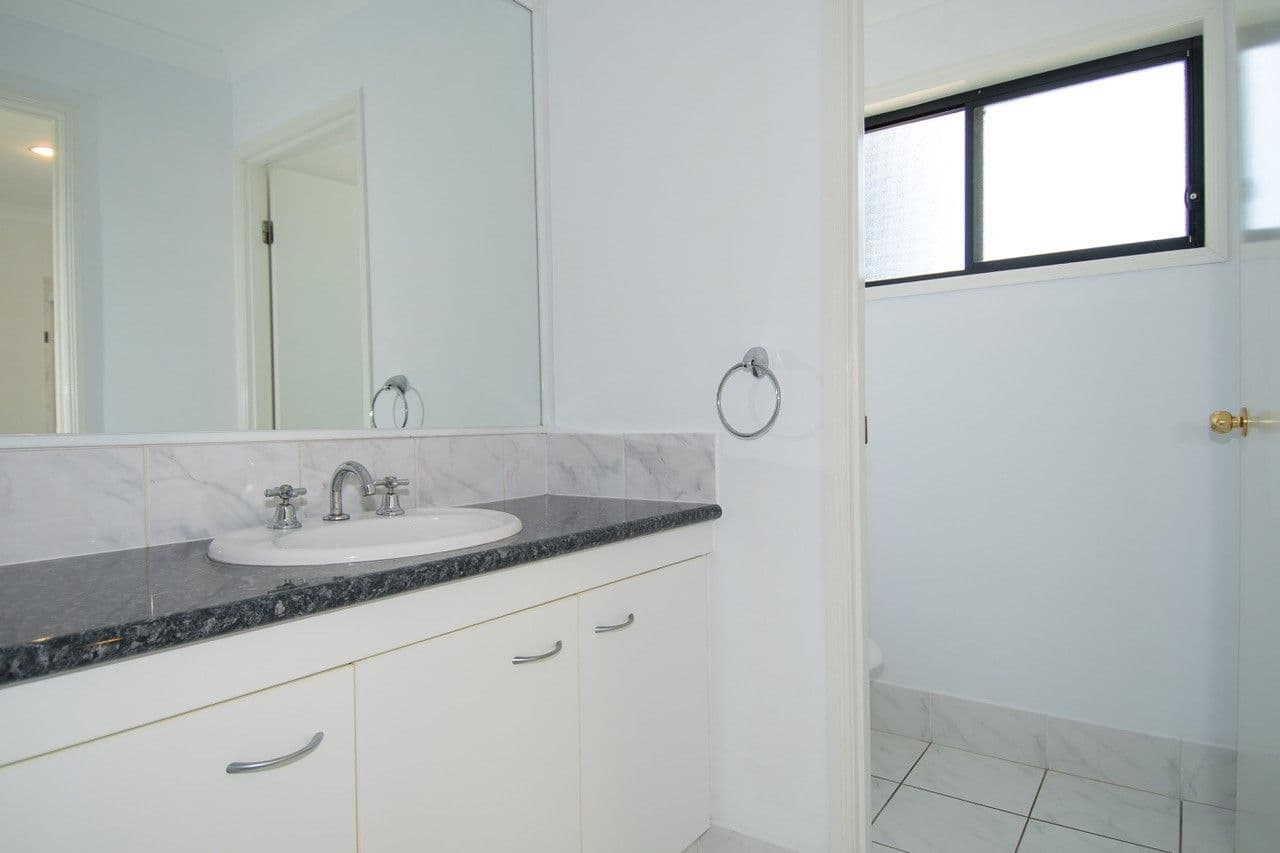 2 Parnham Court, Arundel QLD 4214, Arundel - Thumbnail 8