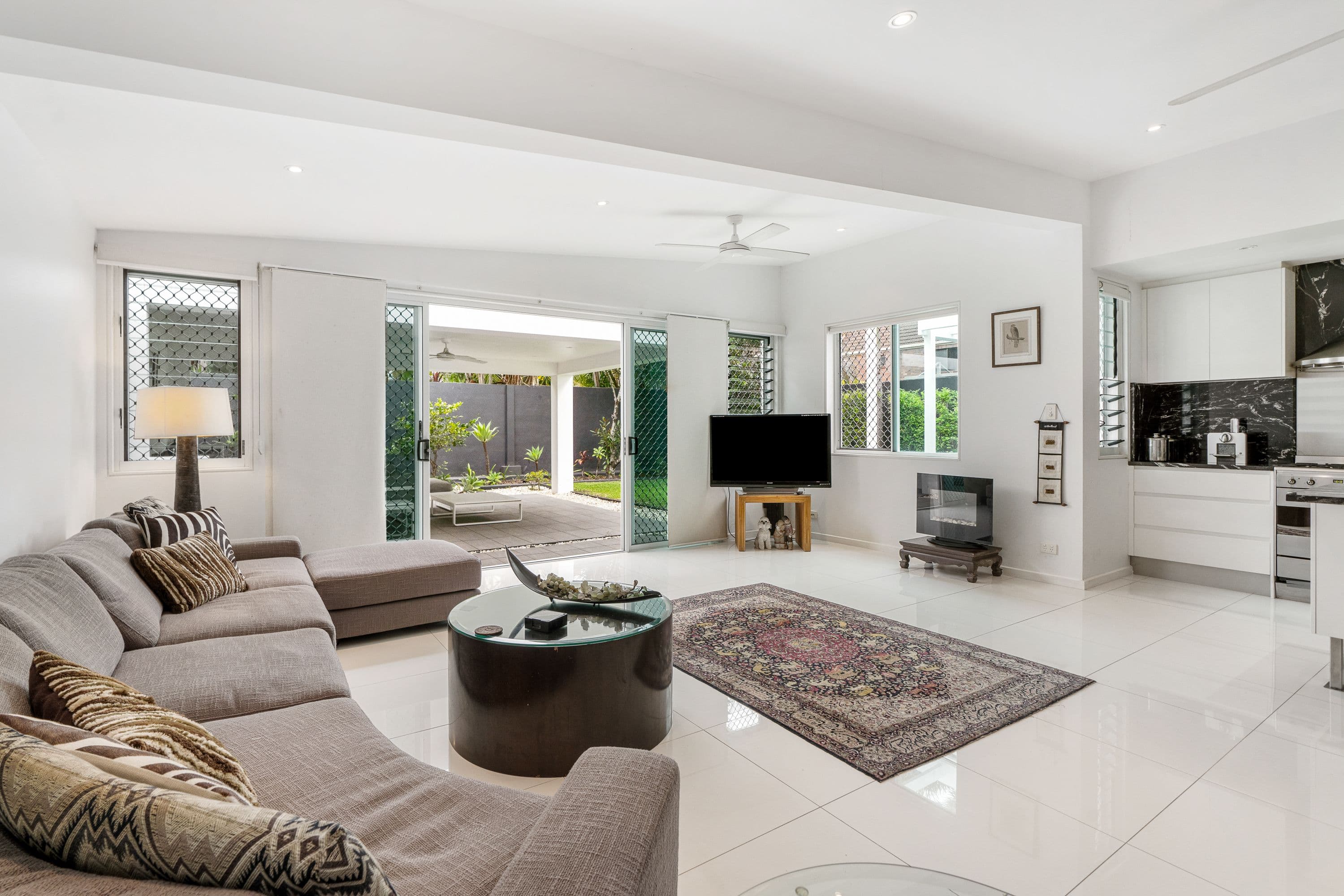 49 Breaker Street, Main Beach QLD 4217, Main Beach - Thumbnail 6