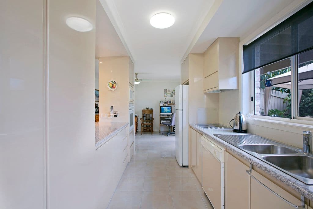 19 Robyn Street, SOUTHPORT QLD 4215, Southport - Thumbnail 3