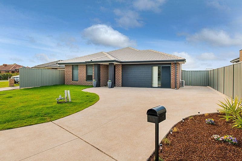 66 Ardent Crescent, Cranbourne East VIC 3977, Cranbourne East - Thumbnail 2