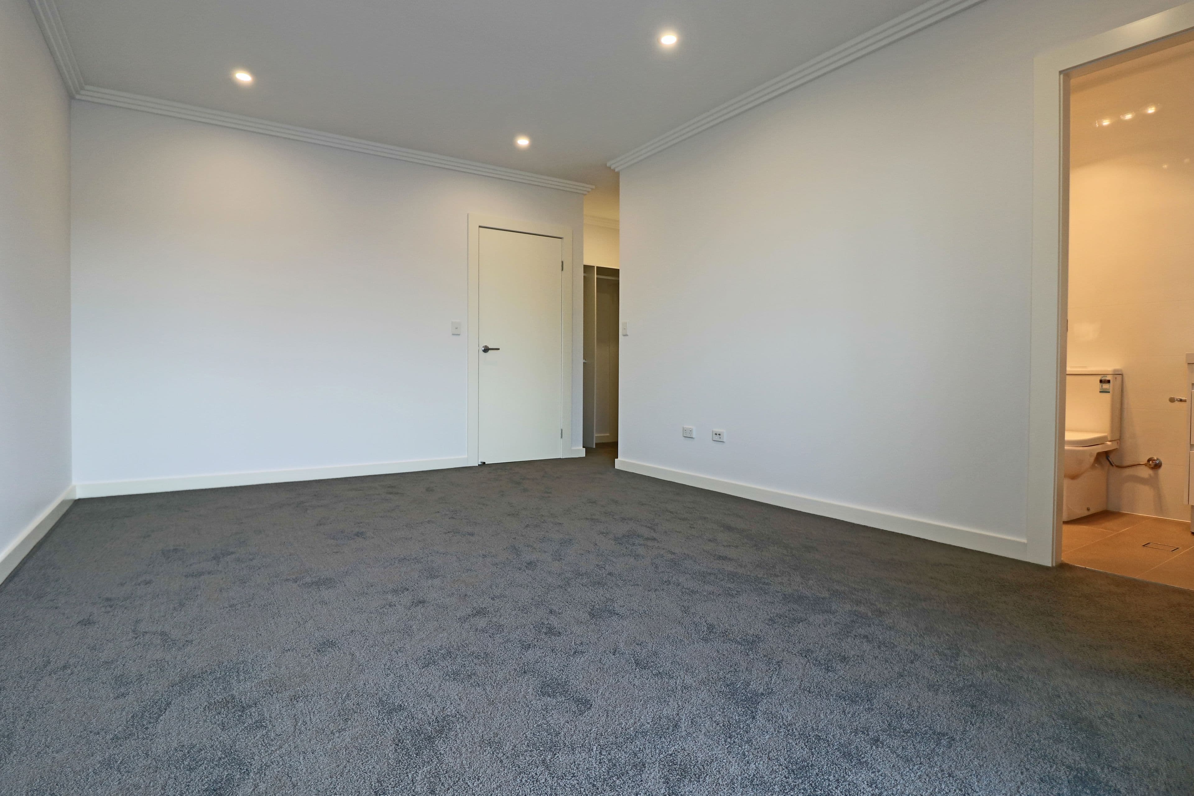 14 Wattle Road, Casula - Thumbnail 6