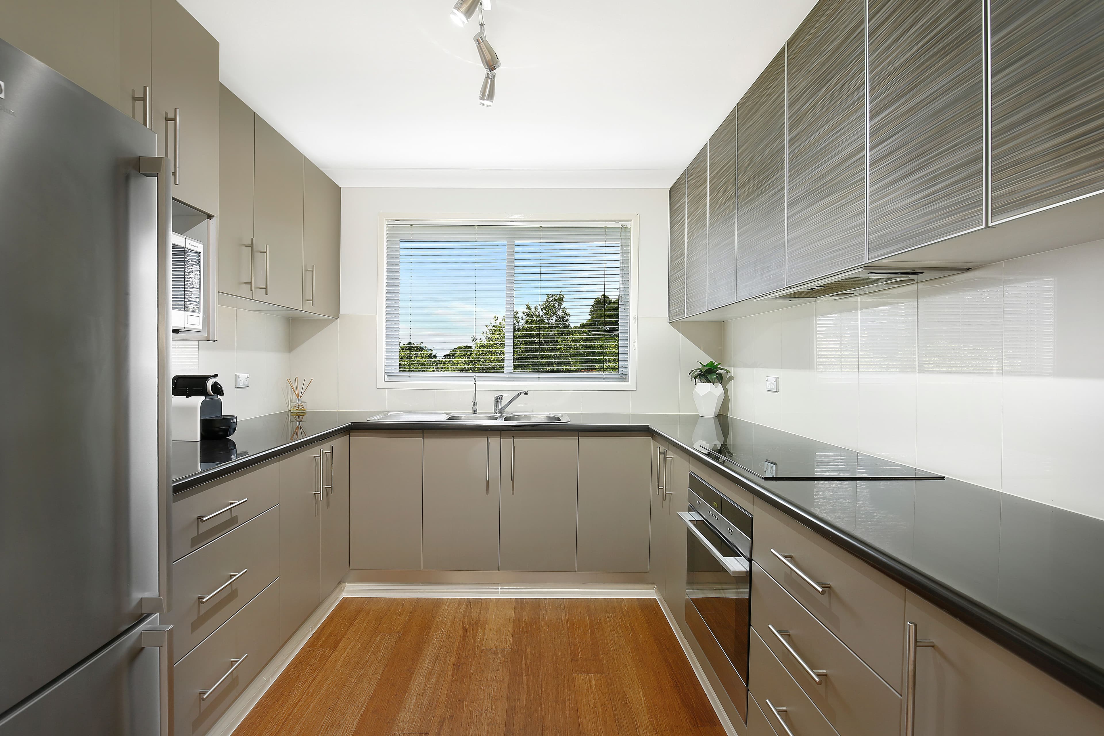 151 Waples Road, Farmborough Heights - Thumbnail 2