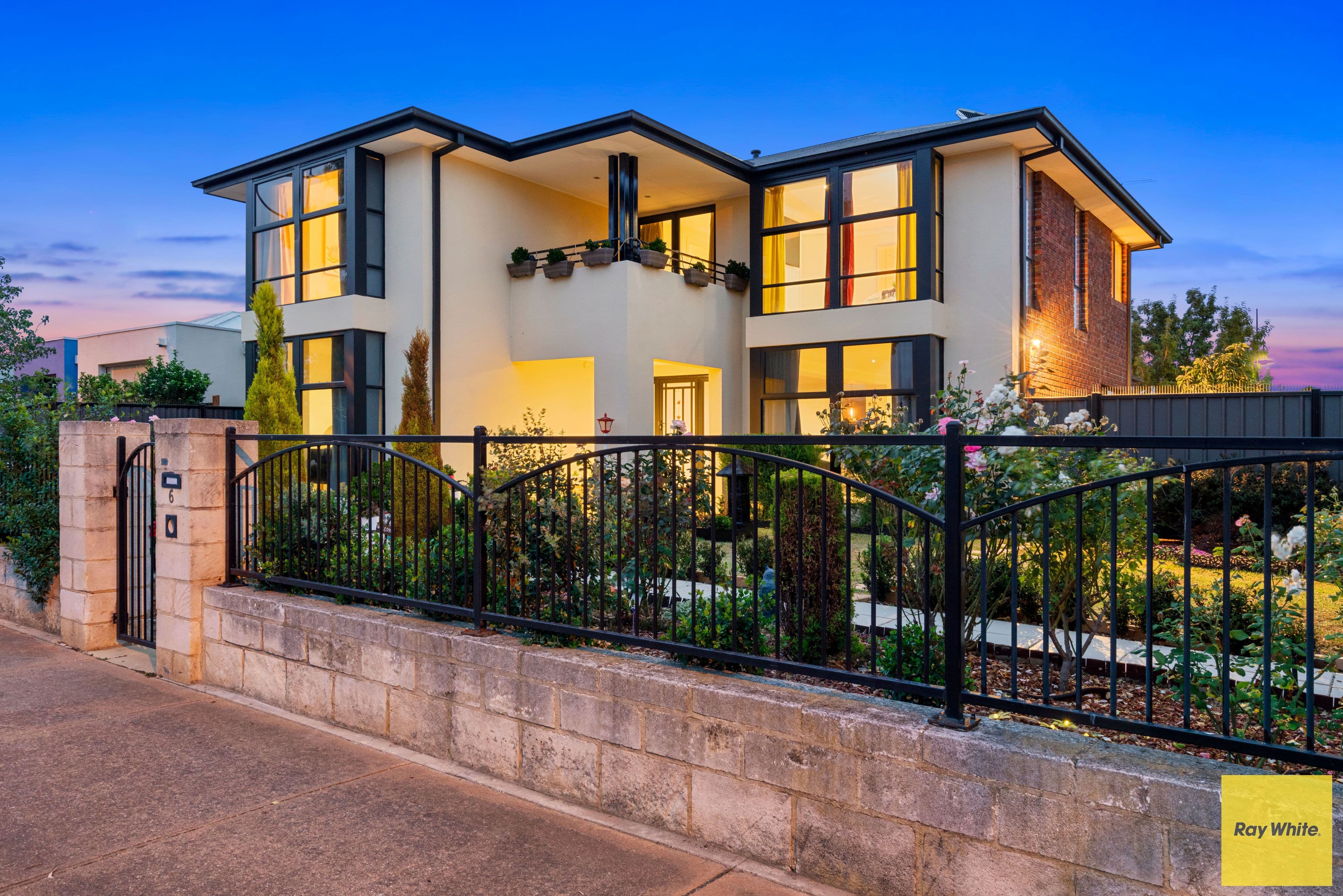 6 Innisfail Drive, Point Cook VIC 3030, Point Cook - Thumbnail 2