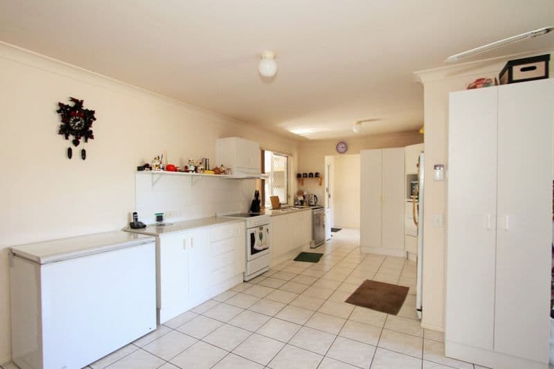 25 Kevin Street, DECEPTION BAY QLD 4508, Deception Bay - Thumbnail 2