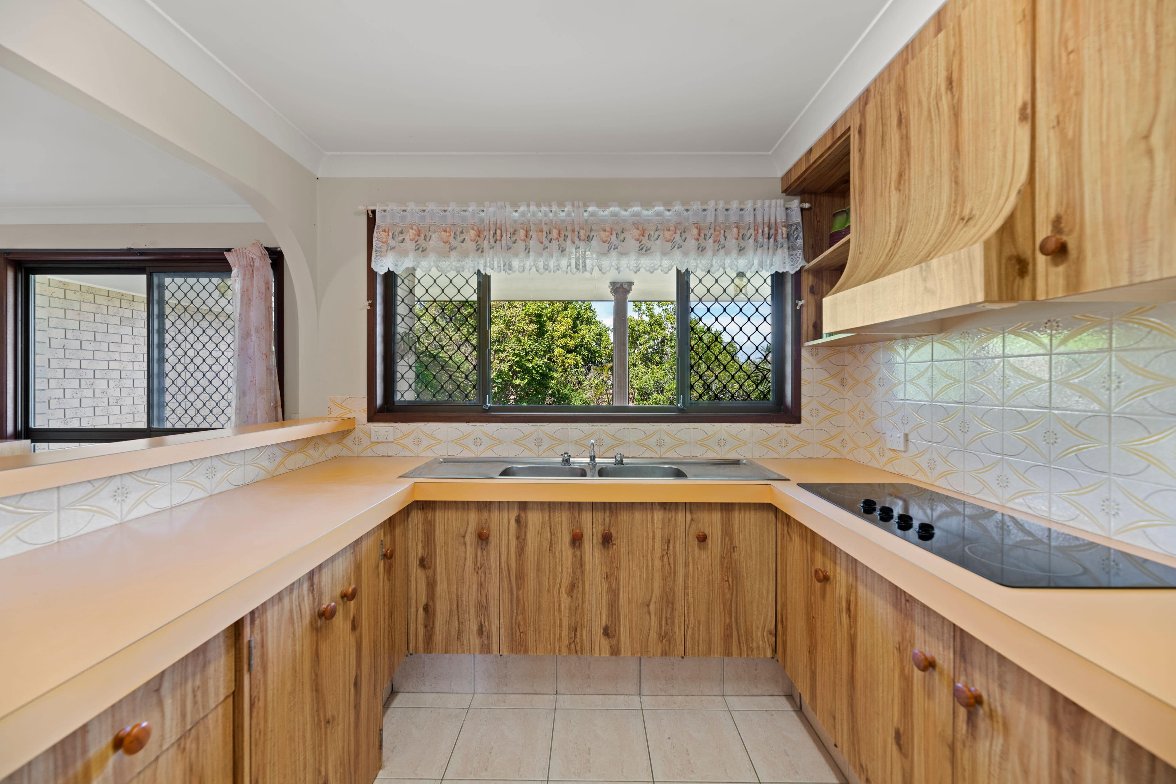 25 Bellbird Avenue, Burleigh Waters QLD 4220, Burleigh Waters - Thumbnail 4