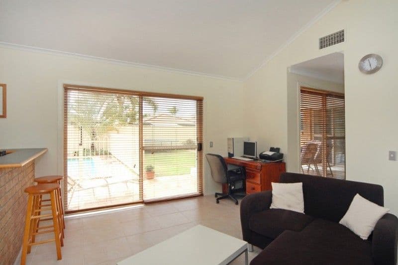 52 Bergamont Street, ELANORA QLD 4221, Elanora - Thumbnail 4