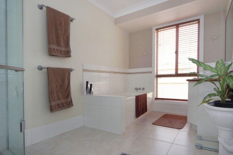52 Bergamont Street, ELANORA QLD 4221, Elanora - Thumbnail 8