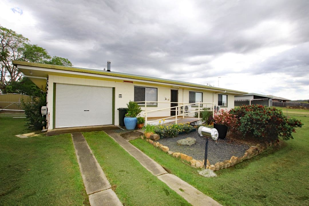 77 Newton Street, Monto QLD 4630, Monto - Thumbnail 2