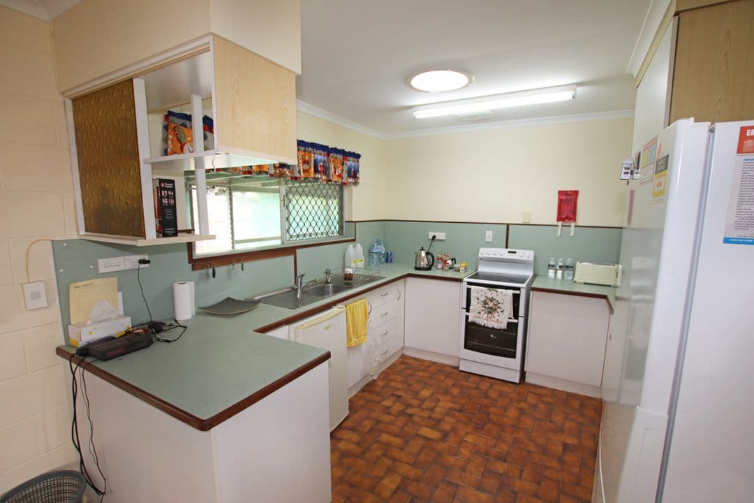 77 Newton Street, Monto QLD 4630, Monto - Thumbnail 5