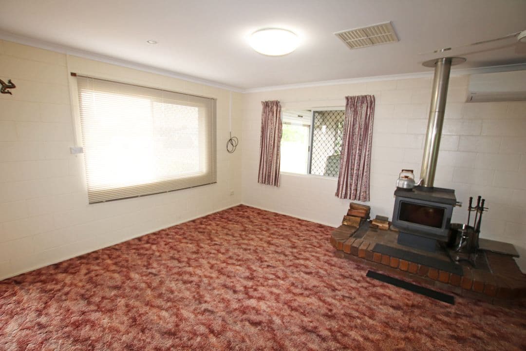 77 Newton Street, Monto QLD 4630, Monto - Thumbnail 6