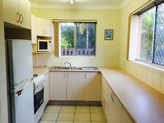 33 Middle Street, Labrador QLD 4215, Labrador - Thumbnail 3