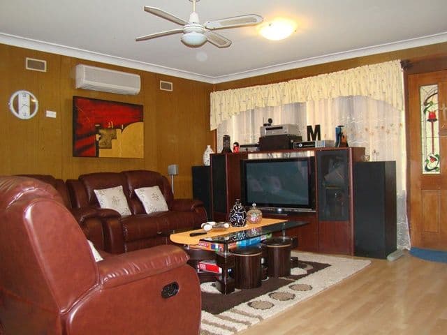 34 Idriess Crescent, BLACKETT NSW 2770, Blackett - Thumbnail 3