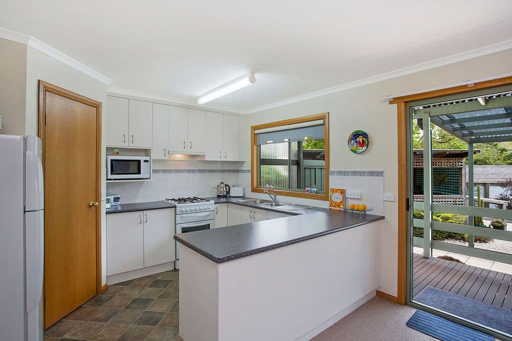 32 Holden Street, Camperdown VIC 3260, Camperdown - Thumbnail 2