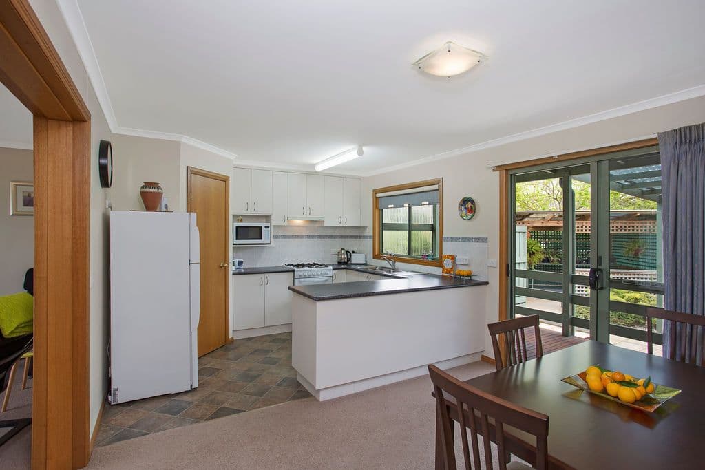 32 Holden Street, Camperdown VIC 3260, Camperdown - Thumbnail 3