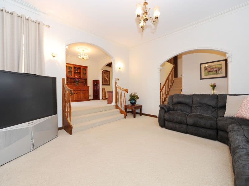 11 BLUEBERRY Road, MOOROOLBARK VIC 3138, Mooroolbark - Thumbnail 4