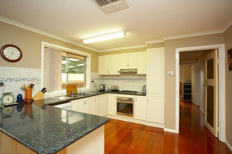 23 Christopher Crescent, MELTON VIC 3337, Melton - Thumbnail 4