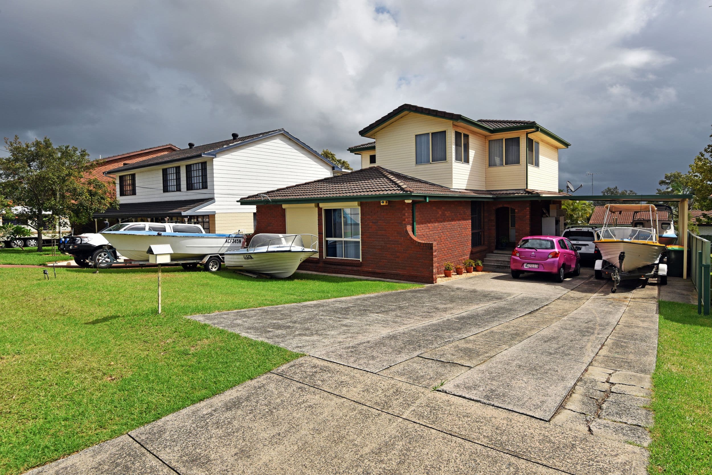 8 Lawrence Avenue, Mount Warrigal - Image 1