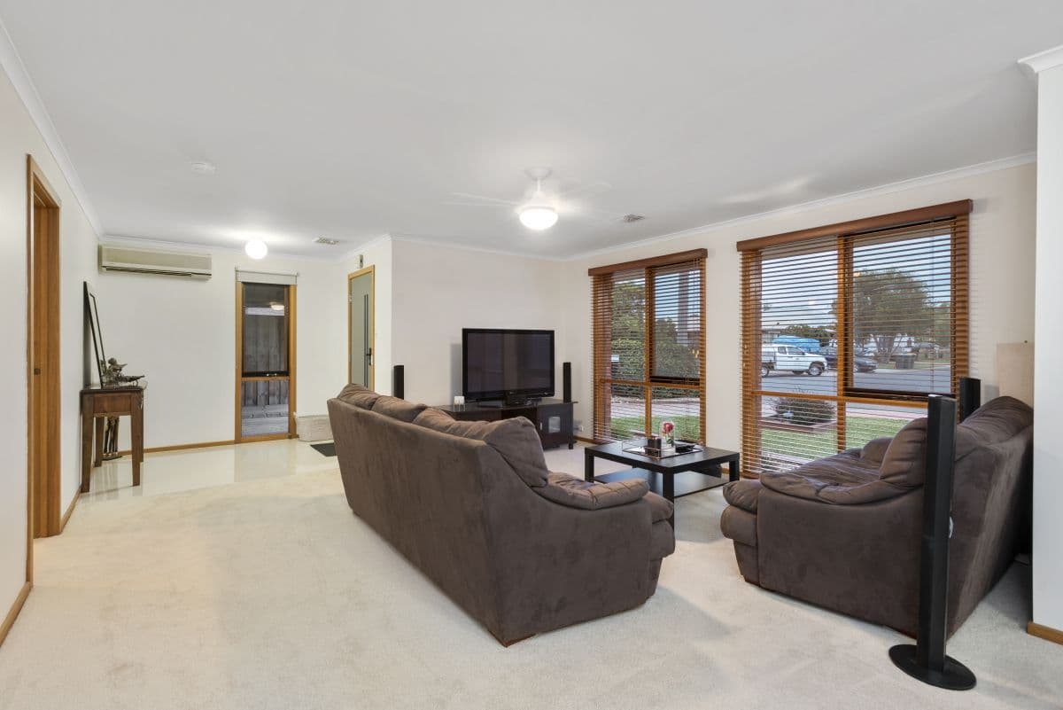 6 Fern Court, Werribee VIC 3030, Werribee - Thumbnail 8
