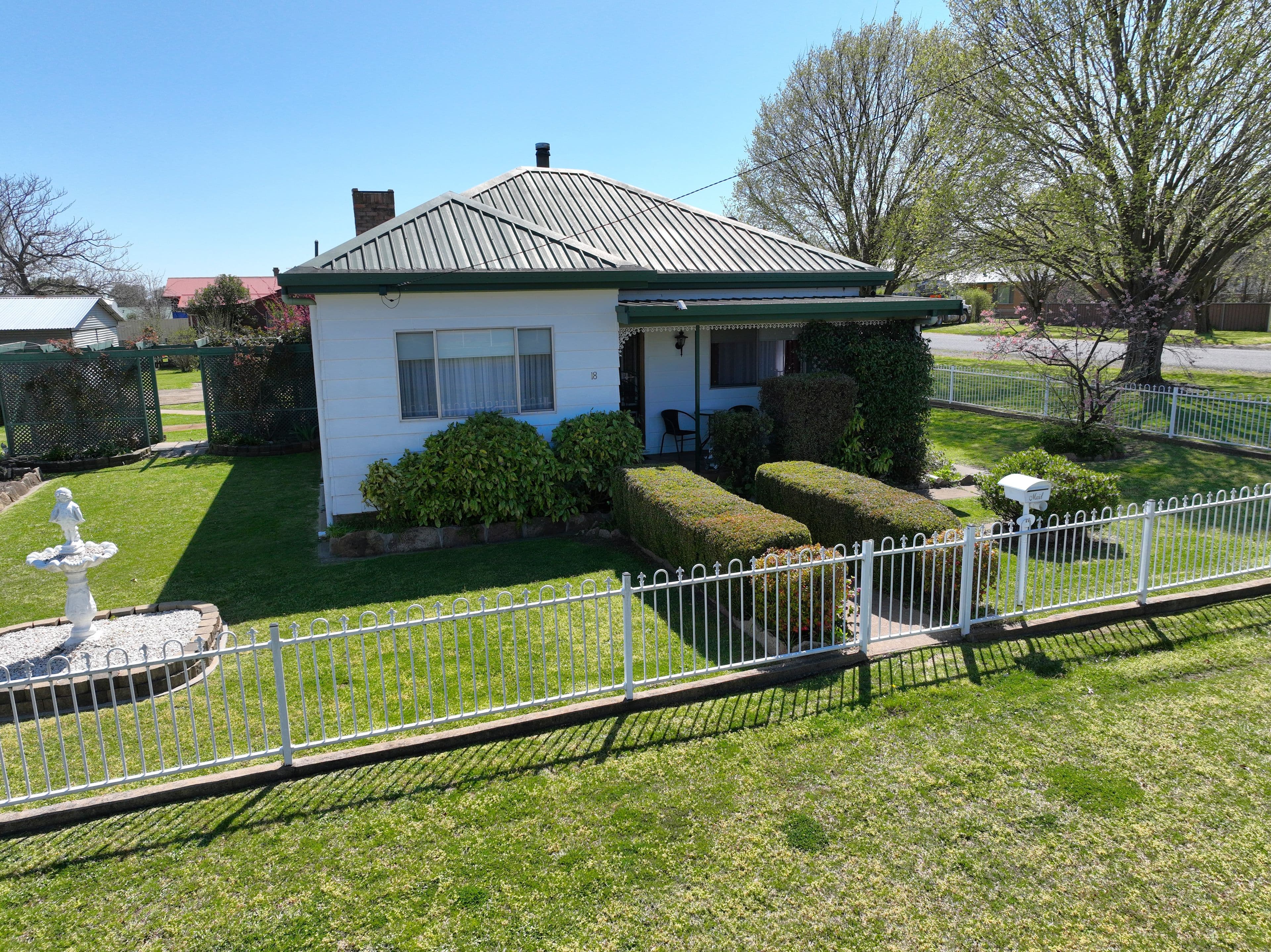 18 Wentworth Street, Glen Innes NSW 2370, Glen Innes - Thumbnail 2
