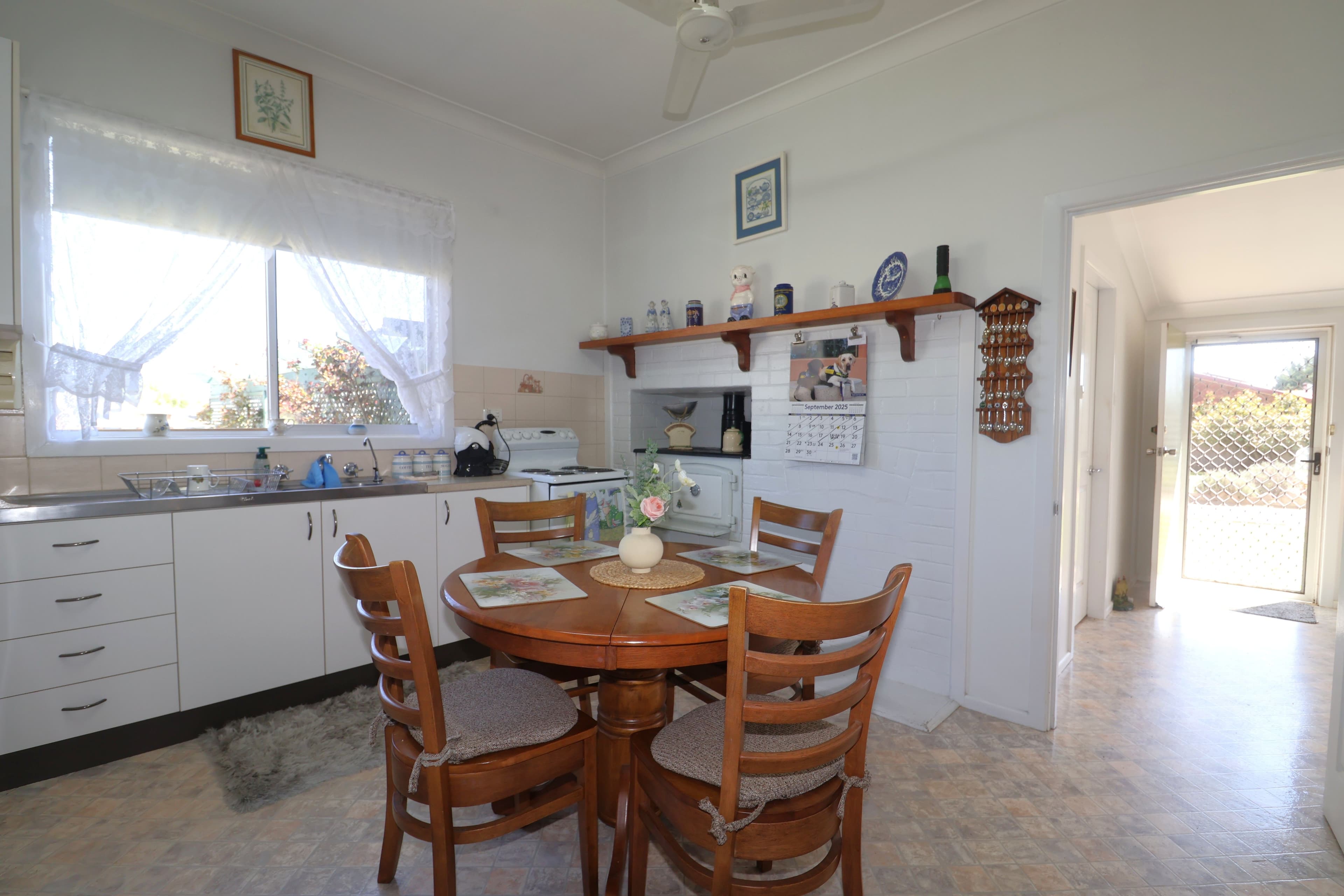 18 Wentworth Street, Glen Innes NSW 2370, Glen Innes - Thumbnail 4