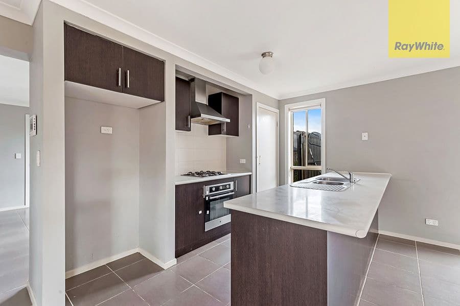 9 Ferdinand Place, Melton West VIC 3337, Melton West - Thumbnail 6