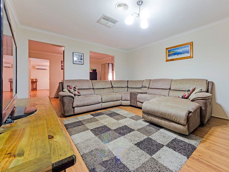10 Hindmarsh Drive, Wyndham Vale VIC 3024, Wyndham Vale - Thumbnail 3